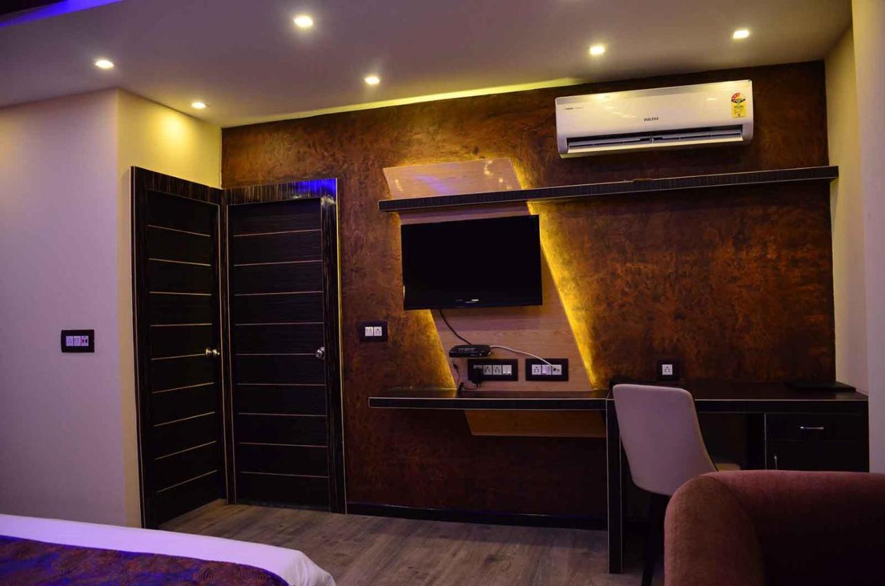 Chandannagar Dolphin Chocolate Inn מראה חיצוני תמונה