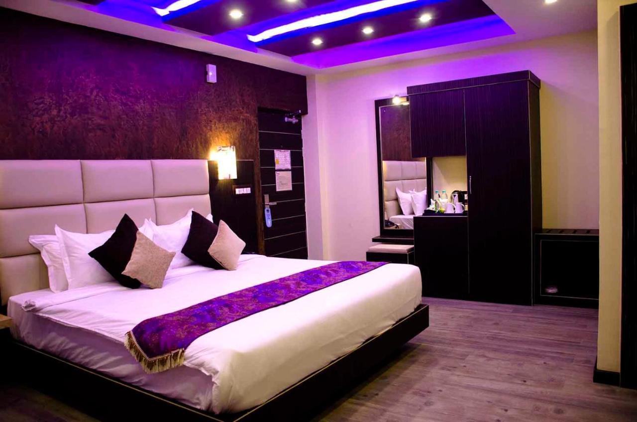 Chandannagar Dolphin Chocolate Inn מראה חיצוני תמונה
