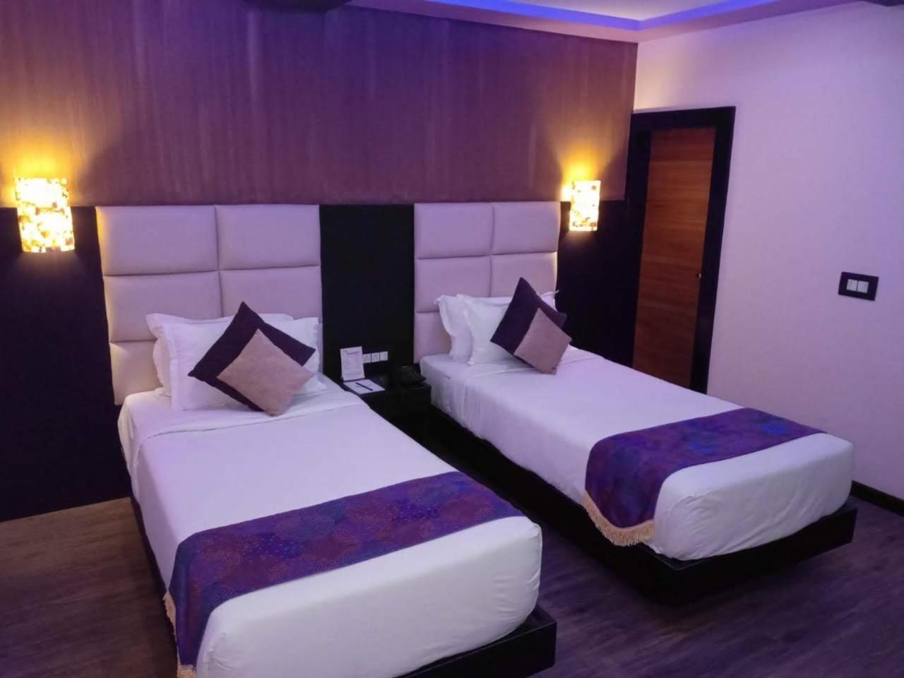 Chandannagar Dolphin Chocolate Inn מראה חיצוני תמונה