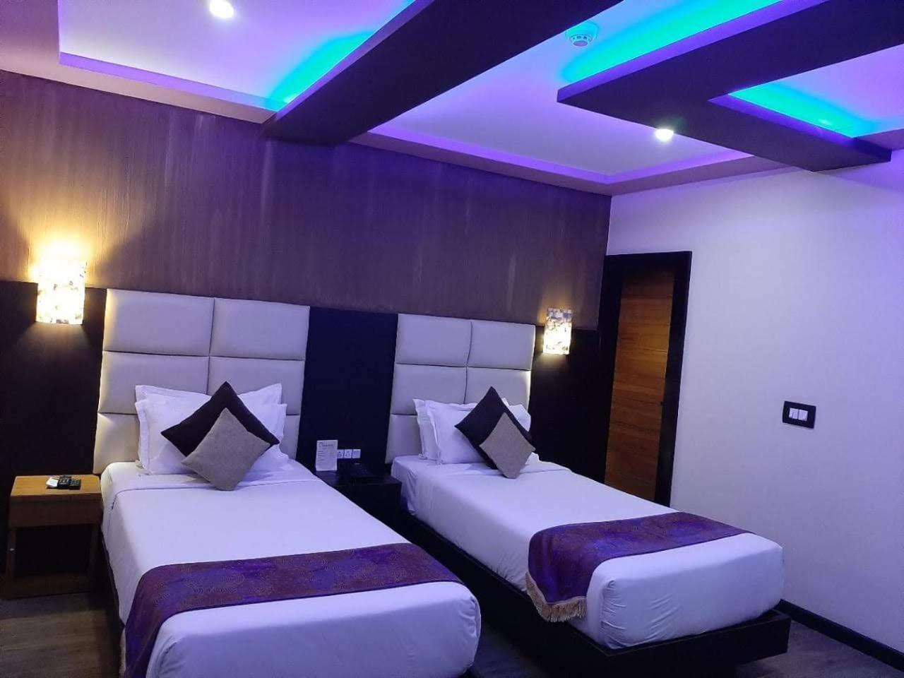 Chandannagar Dolphin Chocolate Inn מראה חיצוני תמונה