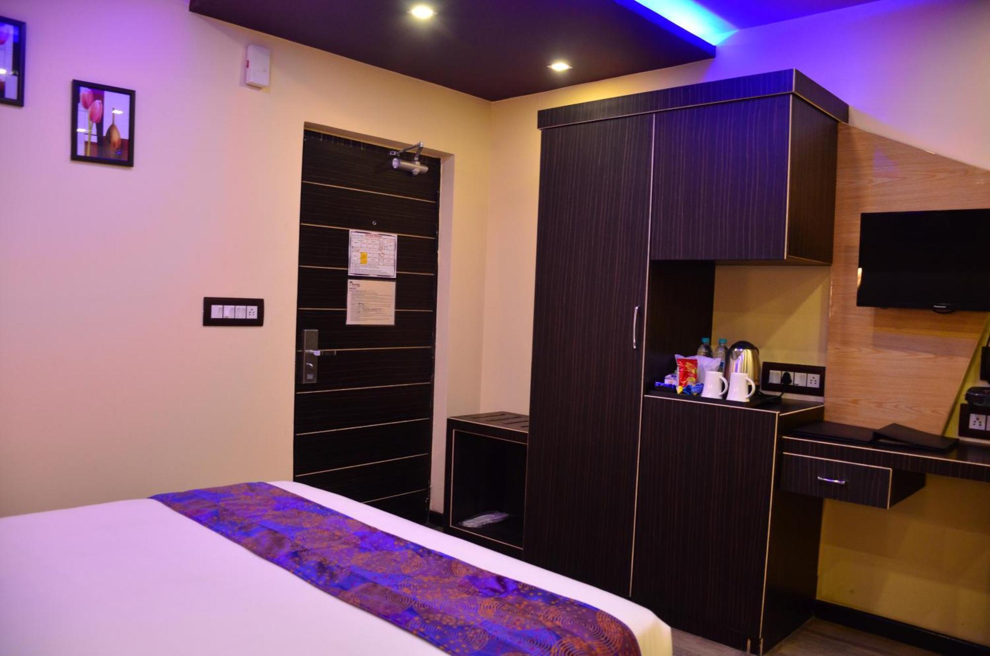 Chandannagar Dolphin Chocolate Inn מראה חיצוני תמונה