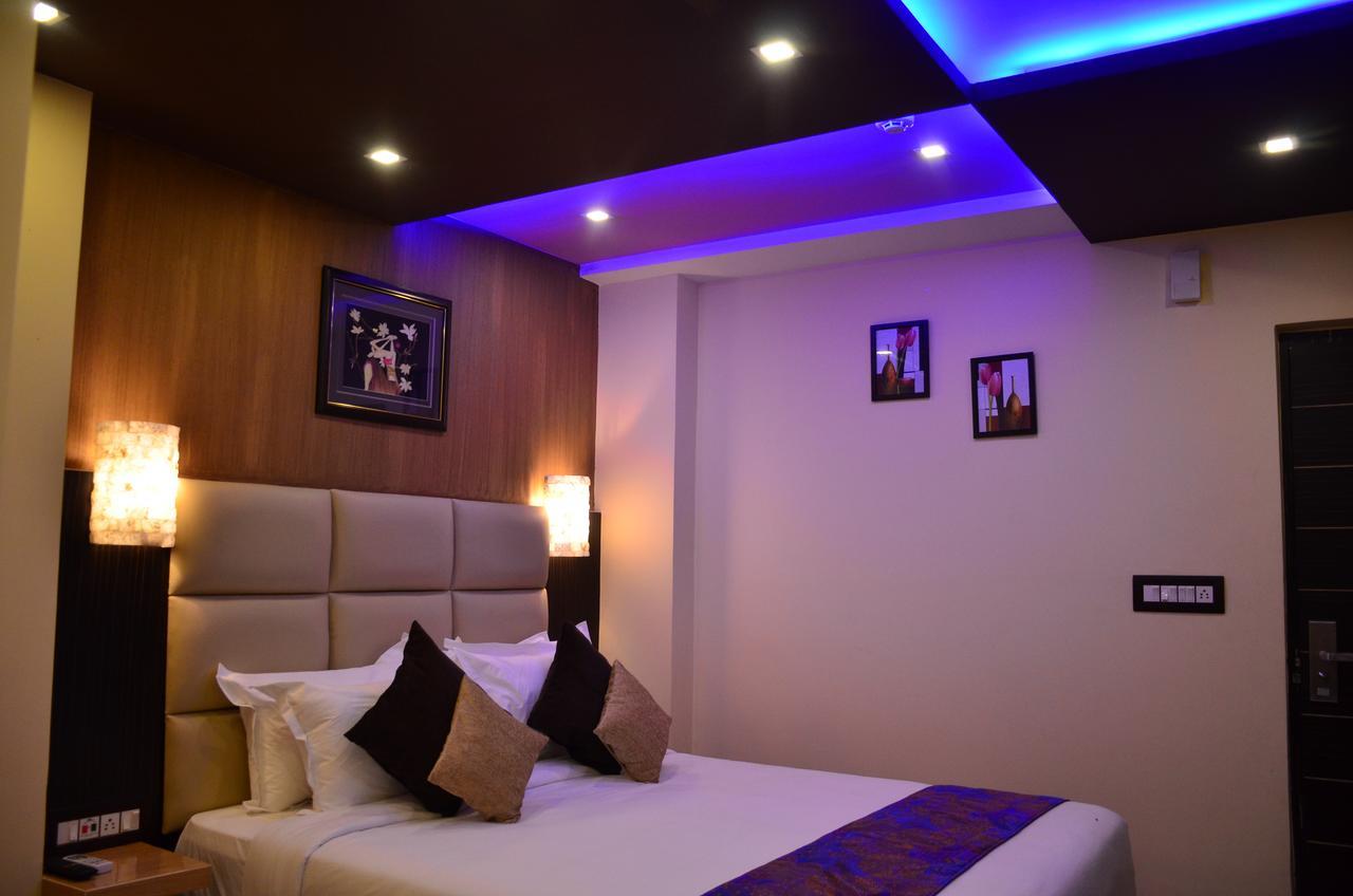 Chandannagar Dolphin Chocolate Inn מראה חיצוני תמונה