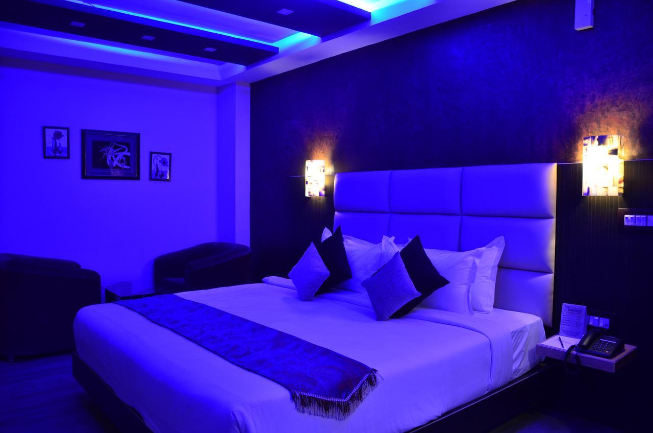 Chandannagar Dolphin Chocolate Inn מראה חיצוני תמונה