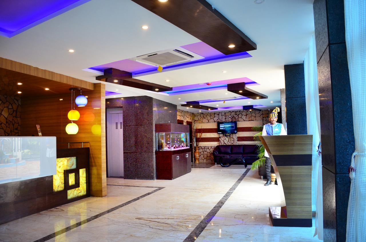 Chandannagar Dolphin Chocolate Inn מראה חיצוני תמונה