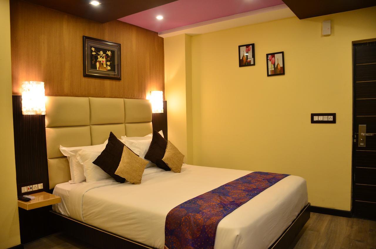 Chandannagar Dolphin Chocolate Inn מראה חיצוני תמונה