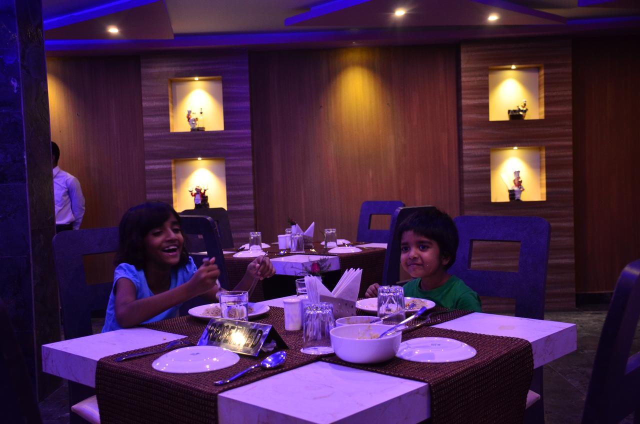 Chandannagar Dolphin Chocolate Inn מראה חיצוני תמונה